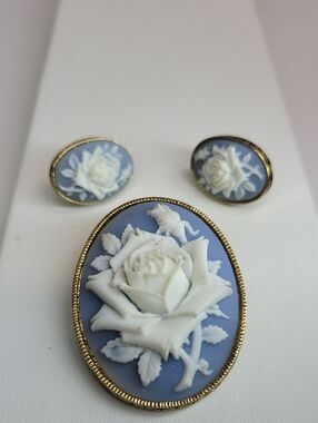 Vintage Anon  Cameo Brooch and Earring Set